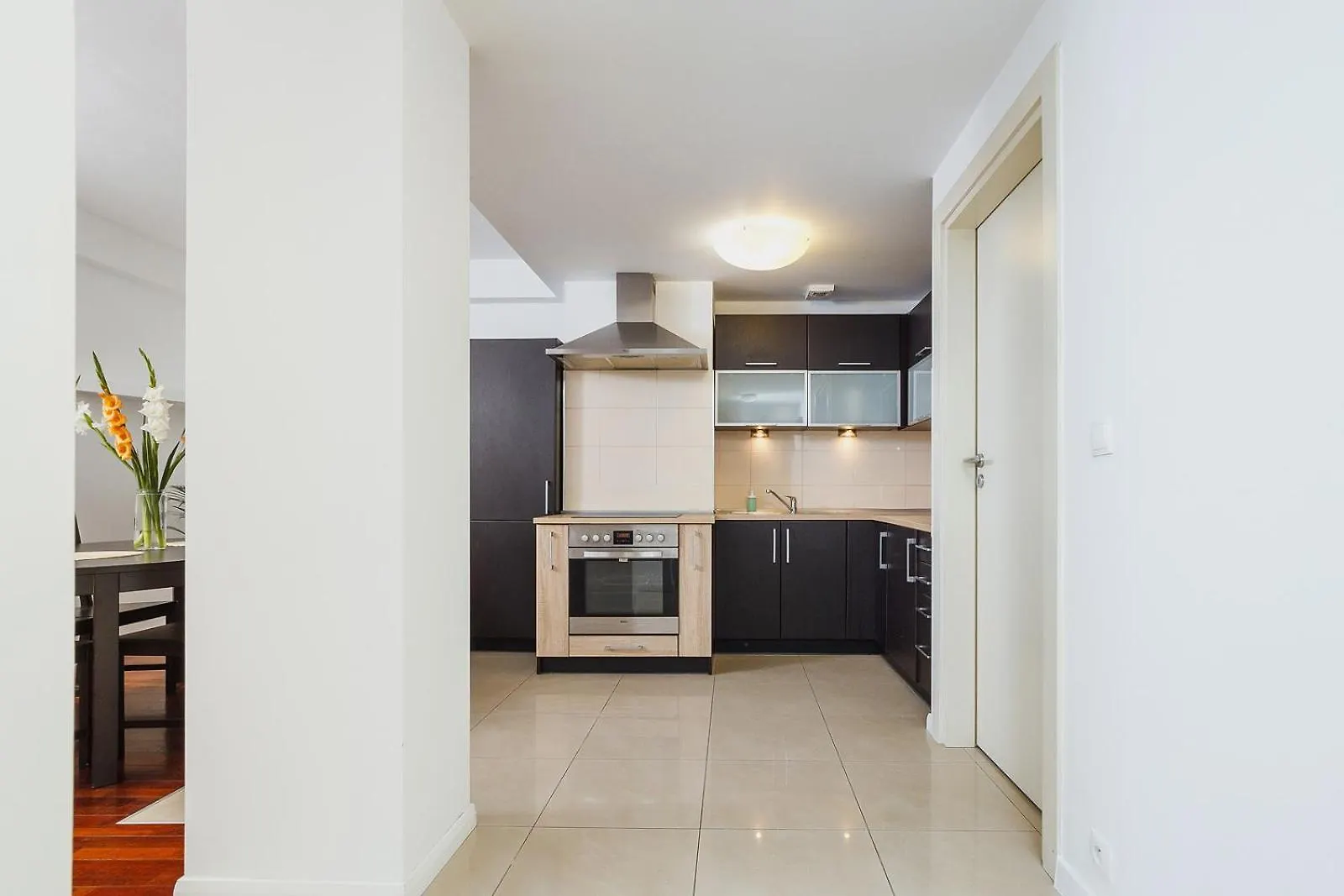 3-Bedroom Apartment With Balcony- Krowoderska 크라쿠프 0*,  폴란드
