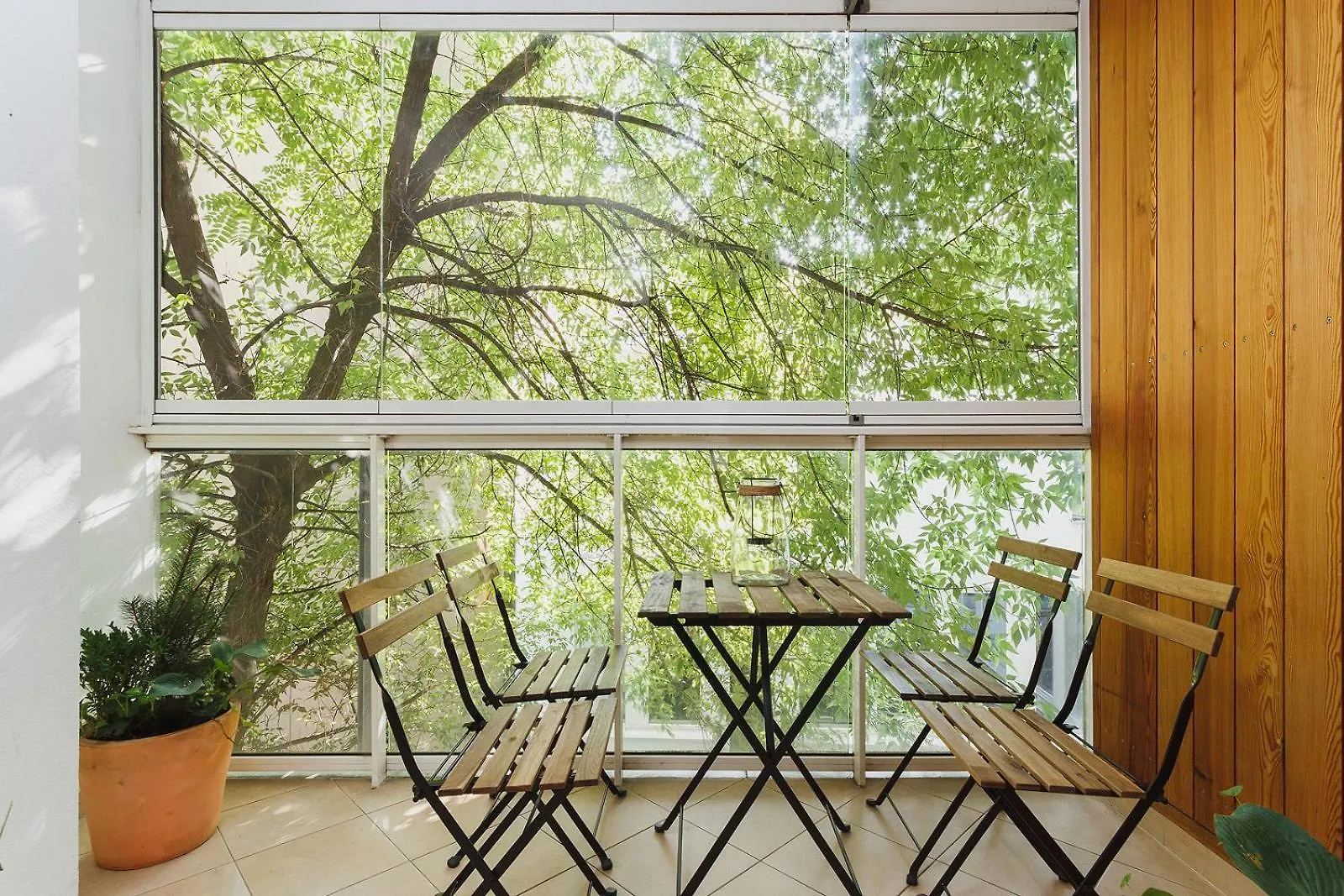 3-Bedroom Apartment With Balcony- Krowoderska 크라쿠프 폴란드
