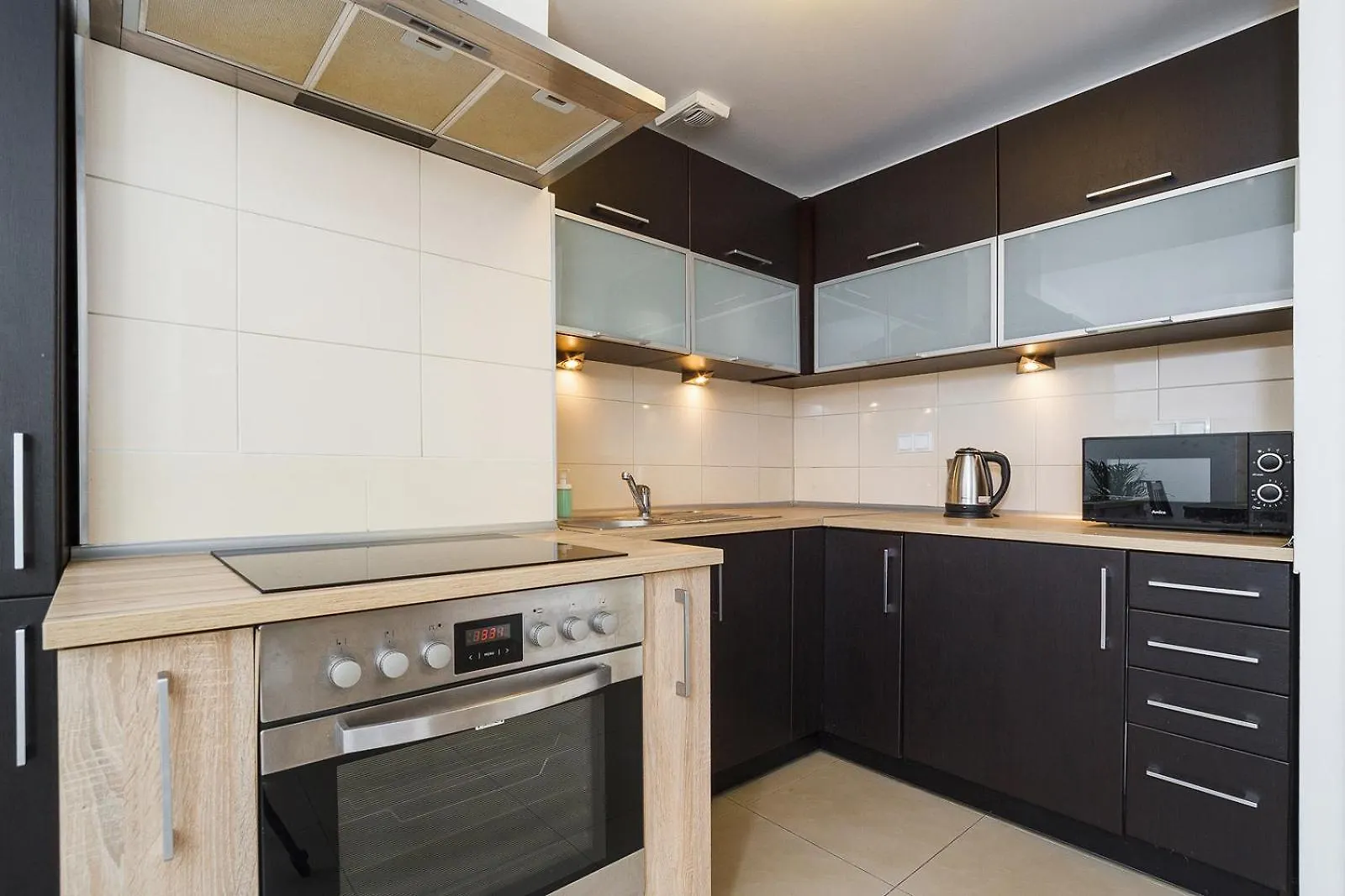 3-Bedroom Apartment With Balcony- Krowoderska Krakow