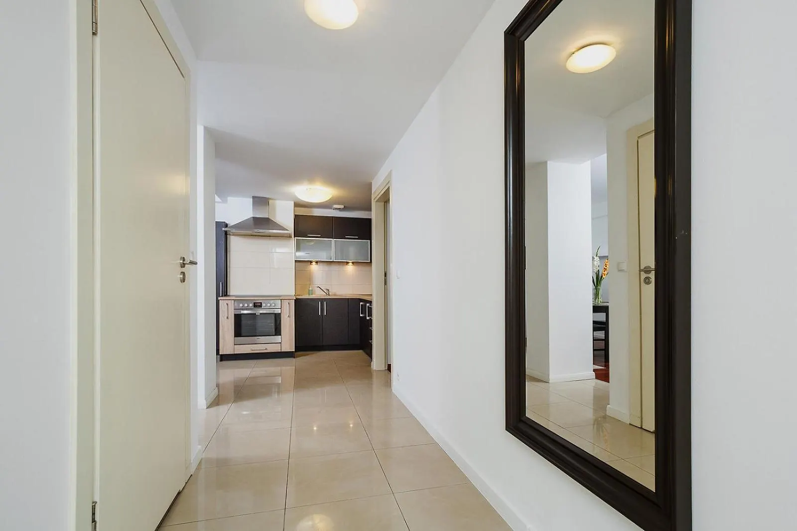 3-Bedroom Apartment With Balcony- Krowoderska Krakow