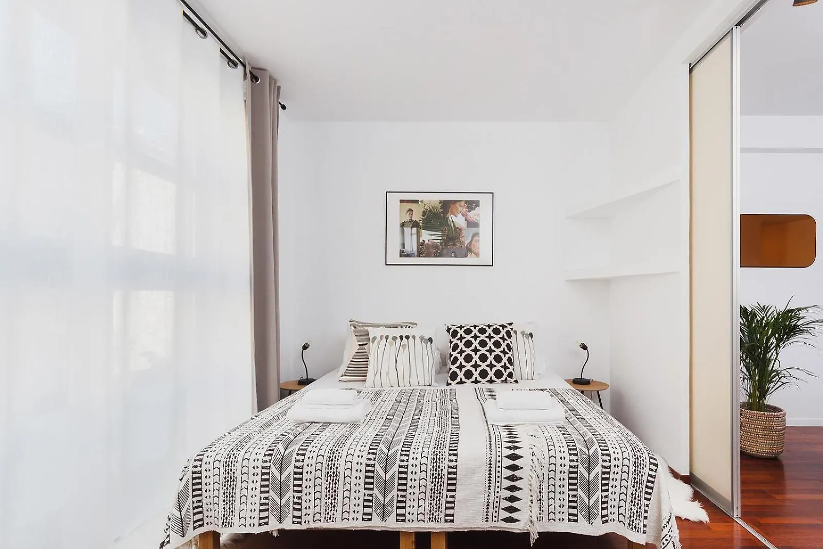 3-Bedroom Apartment With Balcony- Krowoderska Krakow